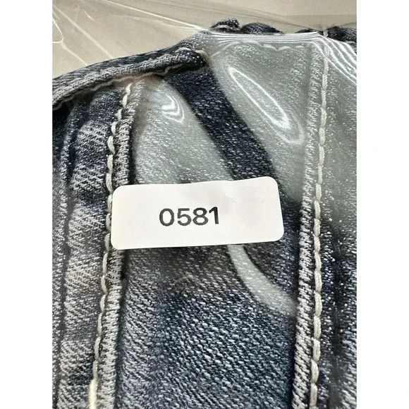 Vigoss Medium‎ Wash Straight Leg The Chelsea Capri Embroidered Studded Size 7/8 - Picture 10 of 10